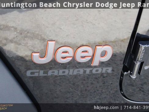 Used 2022 Jeep Gladiator Mojave image 9