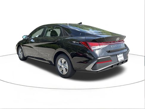 New 2026 Hyundai Elantra SE FWD image 5