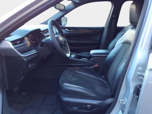 Used 2023 Jeep Grand Cherokee L Altitude image 11