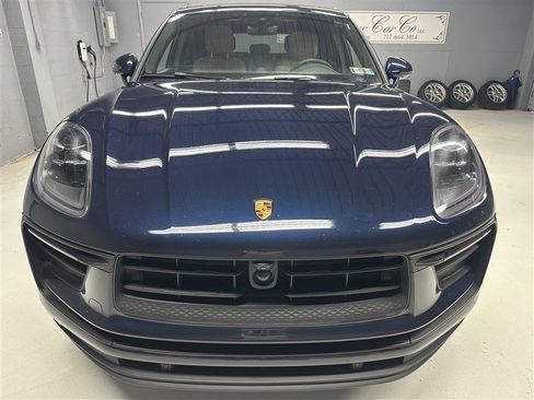 Used 2023 Porsche Macan AWD/4WD image 10
