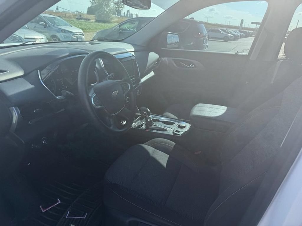 Used 2021 Chevrolet Traverse LS AWD/4WD image 2