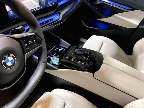 Used 2024 BMW 540i xDrive w/ Convenience Package image 20