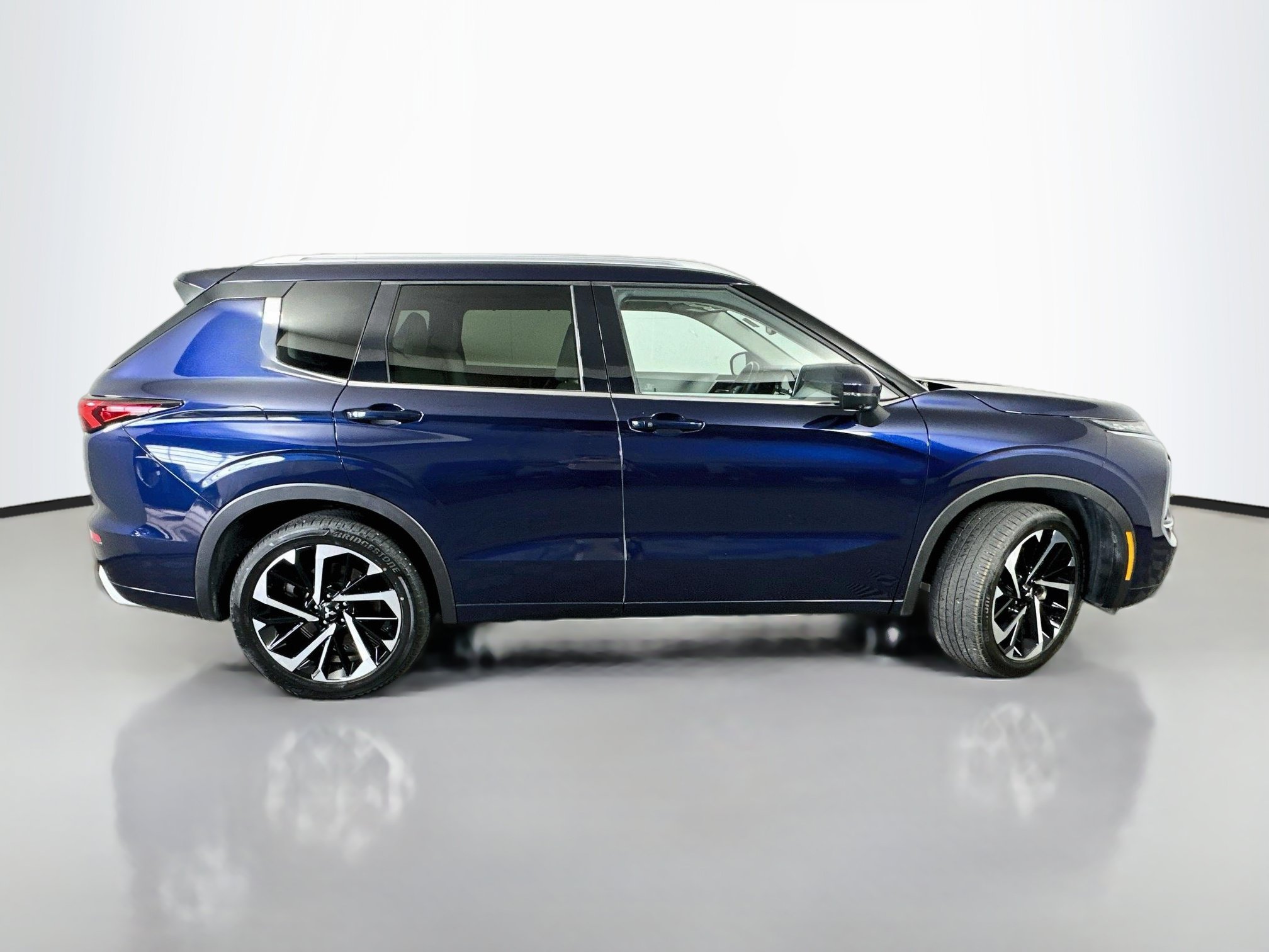 Used 2024 Mitsubishi Outlander SEL AWD/4WD image 8