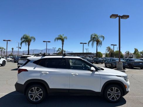 Used 2021 Kia Seltos S AWD/4WD image 3