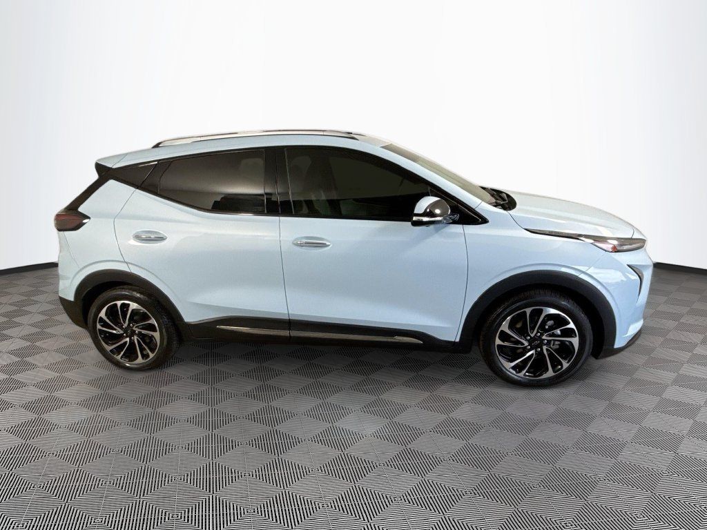 Used 2022 Chevrolet Bolt EUV Premier FWD image 9