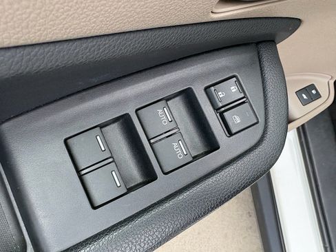 Certified 2018 Honda Pilot Touring image 12
