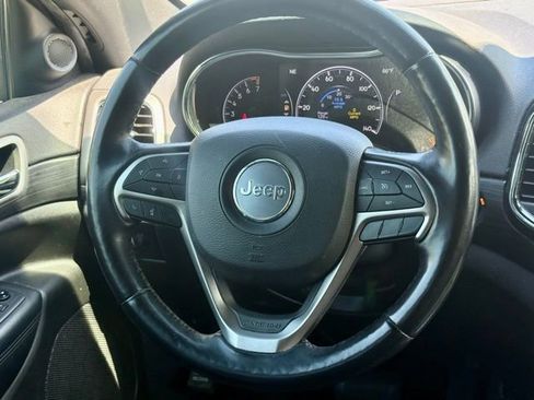 Used 2021 Jeep Grand Cherokee Laredo X image 20