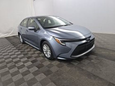 Used 2025 Toyota Corolla XLE FWD image 2