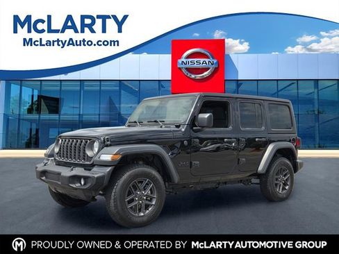 Used 2025 Jeep Wrangler Unlimited Sport AWD/4WD image 1
