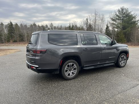 Used 2024 Jeep Wagoneer L Series II w/ Flexible Seating Group image 5
