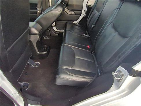 Used 2018 Jeep Wrangler Unlimited Sahara image 19