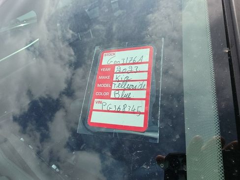 Certified 2023 Kia Telluride EX w/ EX Captain's Chair Package FWD image 10