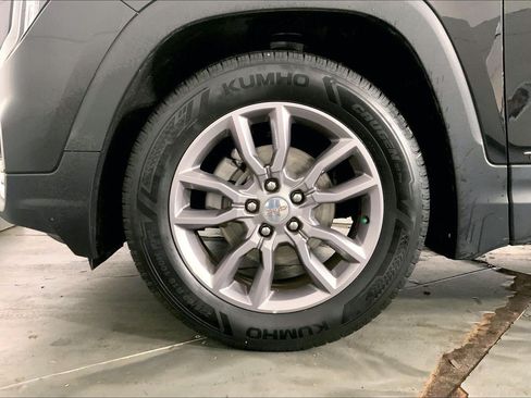 Used 2024 GMC Terrain SLT AWD/4WD image 9