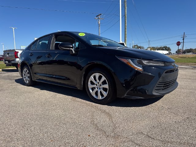 Used 2025 Toyota Corolla LE FWD image 9