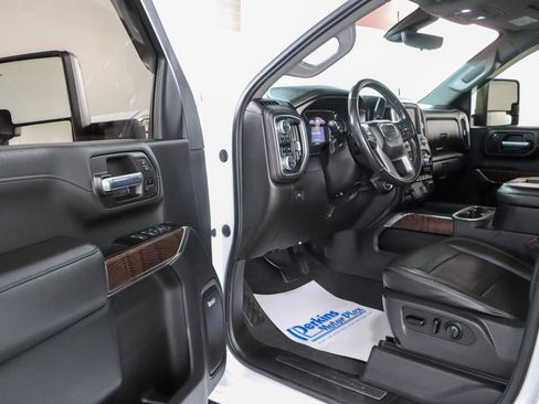 Used 2021 GMC Sierra 2500 Denali w/ Technology Package AWD/4WD image 3