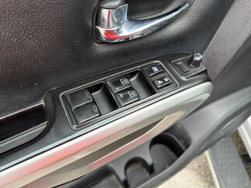 Used 2019 Nissan Titan SV w/ SV Convenience Package RWD image 16