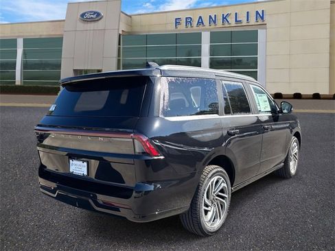 New 2025 Lincoln Navigator Reserve image 7