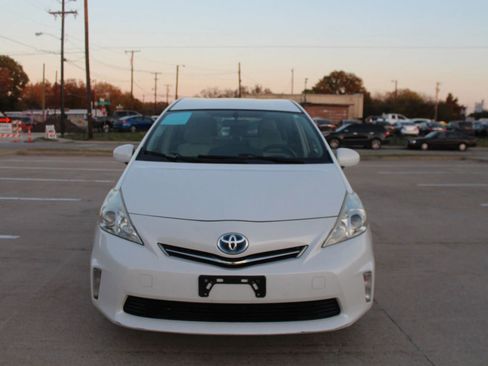 Used 2012 Toyota Prius V Two image 2