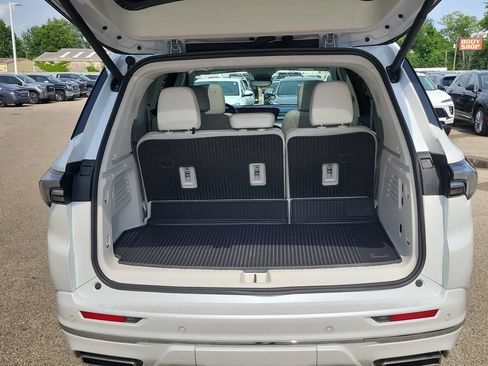 Used 2025 Buick Enclave Avenir w/ Super Cruise Package FWD image 8