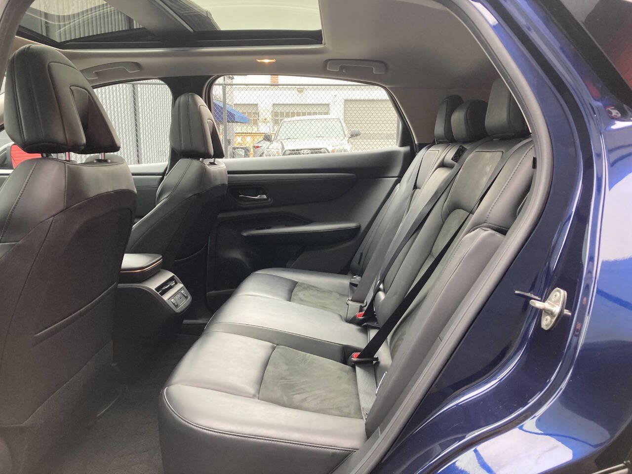 Used 2023 Nissan Ariya FWD image 11