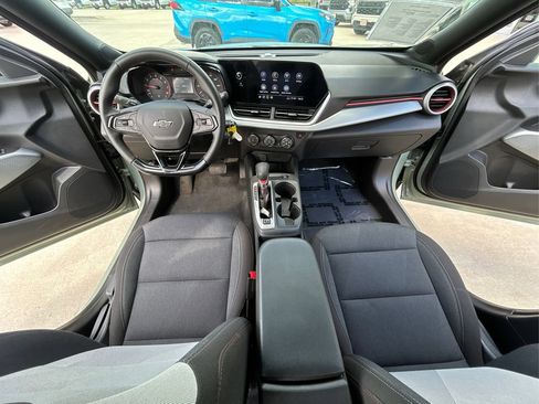 Used 2024 Chevrolet Trax RS w/ Driver Confidence Package FWD image 22