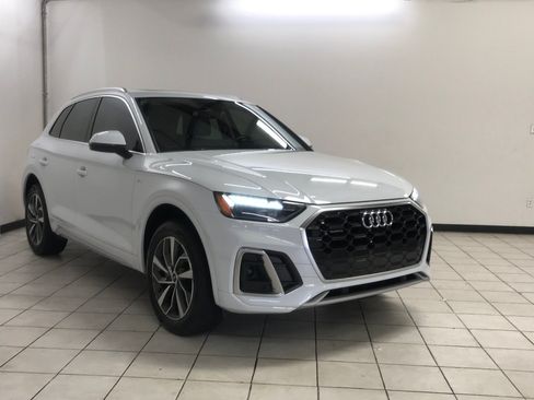 Used 2023 Audi Q5 2.0T Premium w/ Convenience Package AWD/4WD image 3