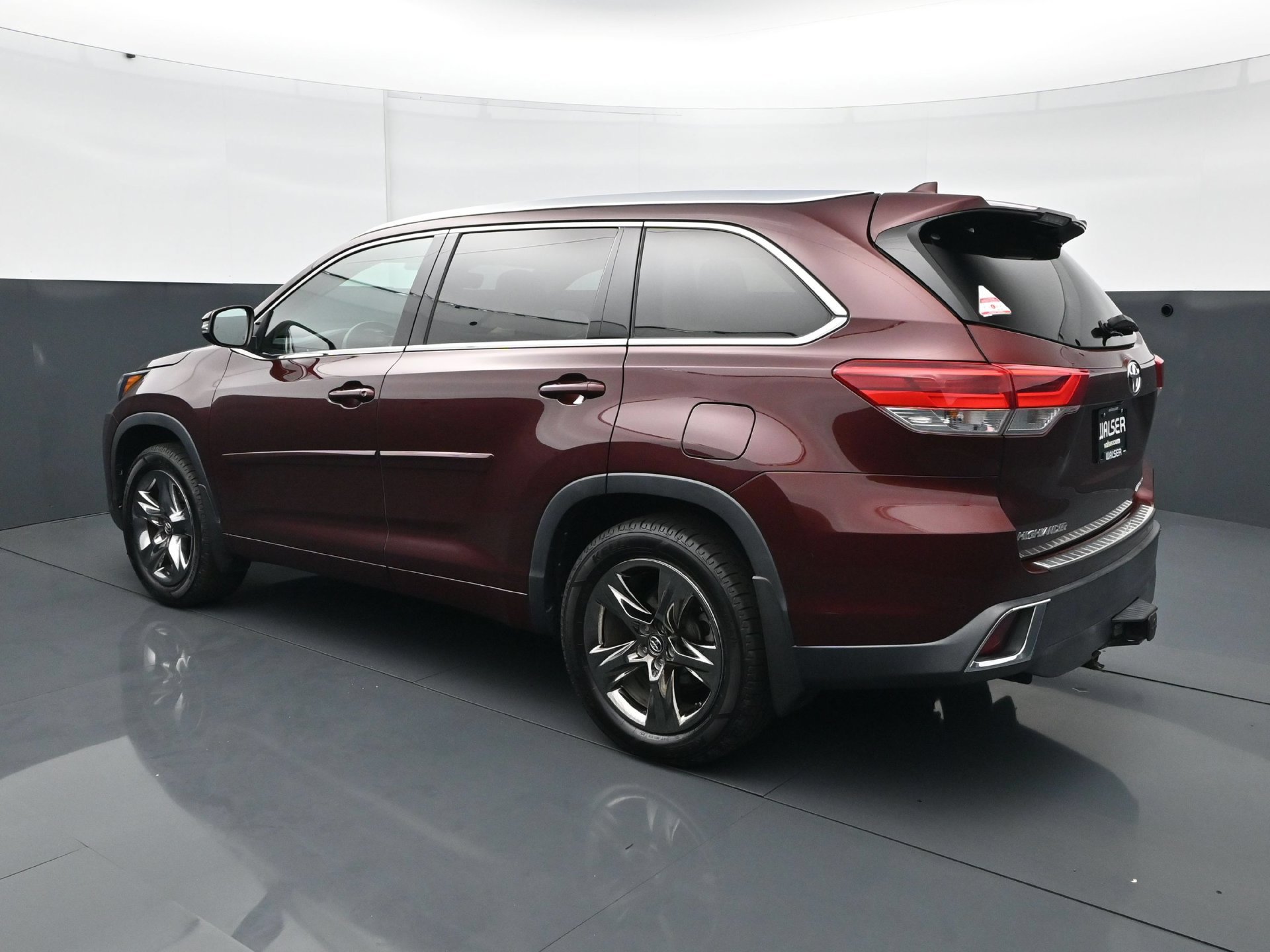 Used 2018 Toyota Highlander Limited Platinum w/ Carpet Mat Package (TMS) AWD/4WD image 4