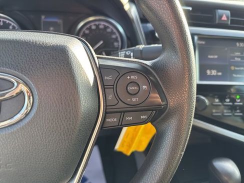 Used 2018 Toyota Camry L image 15