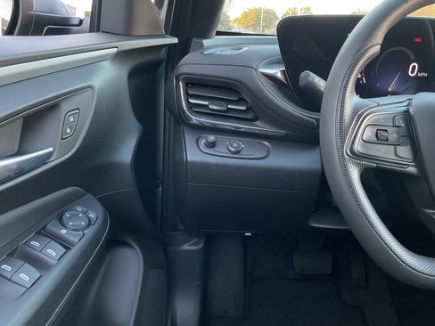 Used 2025 Buick Envista Preferred image 25