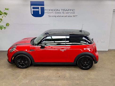 Used 2022 MINI Cooper 2-Door Hardtop w/ Premium Package image 24