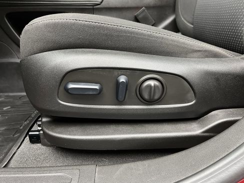 Certified 2023 GMC Acadia SLE w/ Driver Convenience Package image 11