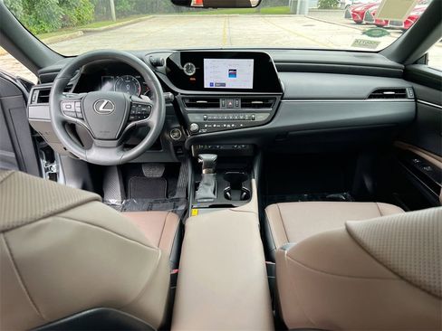 Certified 2024 Lexus ES 350 w/ Premium Package image 20