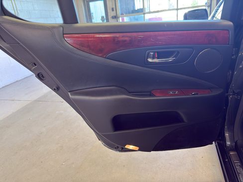Used 2011 Lexus LS 460 AWD w/ Comfort Pkg image 31