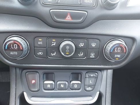 Used 2019 GMC Terrain SLT w/ Preferred Package AWD/4WD image 16