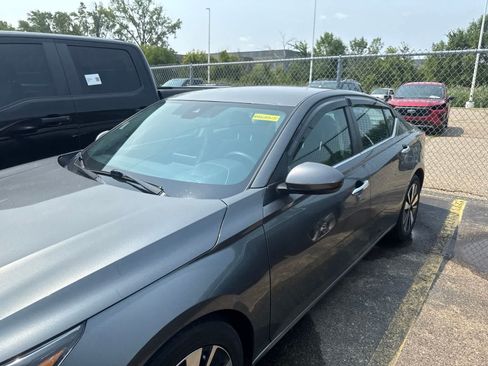 Used 2022 Nissan Altima 2.5 SV FWD image 14