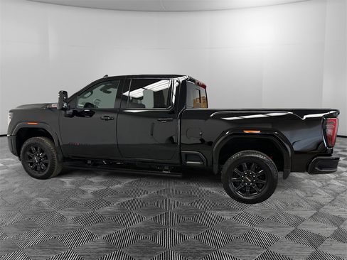 Used 2024 GMC Sierra 2500 AT4 w/ AT4 Premium Plus Package image 2
