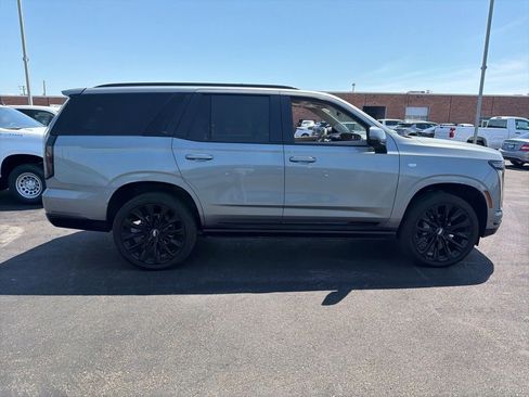 Used 2025 Cadillac Escalade Sport Platinum w/ LPO, ONYX Package AWD/4WD image 5