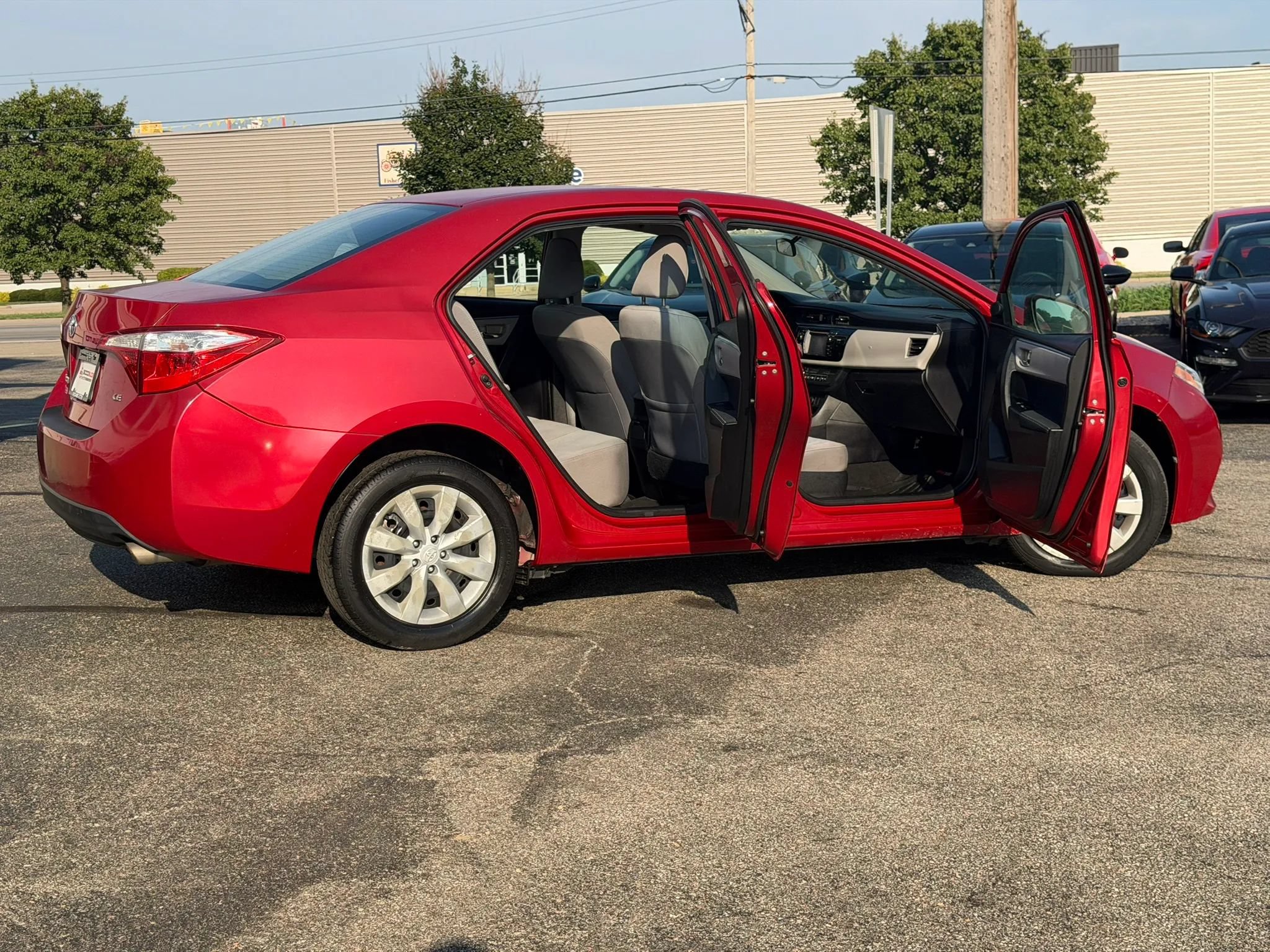 Used 2015 Toyota Corolla LE FWD image 23