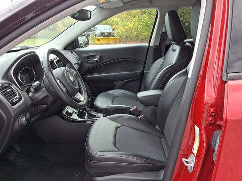 Used 2019 Jeep Compass Latitude image 14