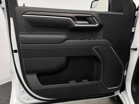 Used 2025 GMC Sierra 1500 SLT RWD image 10