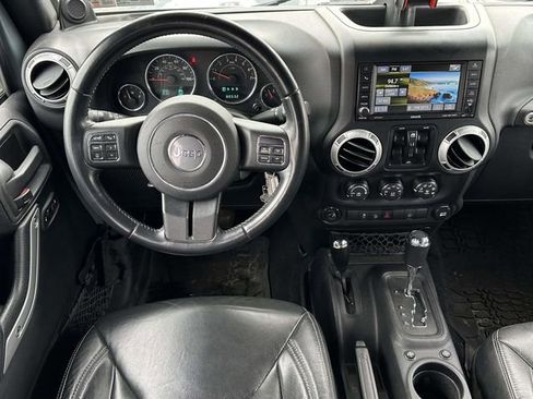 Used 2014 Jeep Wrangler Unlimited Rubicon w/ Connectivity Group image 9
