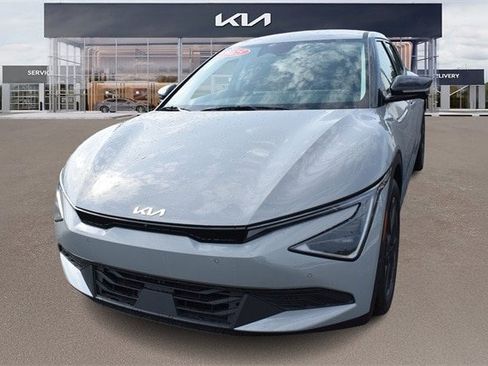 New 2025 Kia EV6 Light w/ Light LR Technology Package image 7