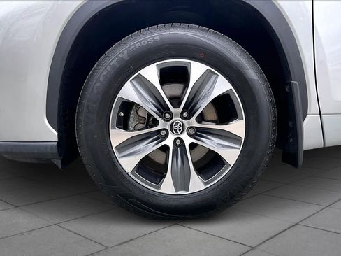 Used 2023 Toyota Highlander XLE image 11