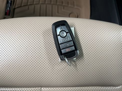 Used 2023 Ford Expedition Max XLT image 40