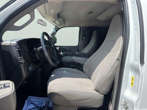 Used 2017 Chevrolet Express 3500 LT w/ LT Preferred Equipment Group RWD image 13