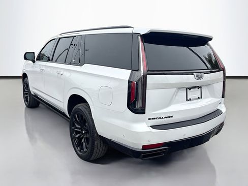 Used 2023 Cadillac Escalade ESV Sport Platinum w/ LPO, ONYX Package image 3