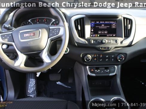 Used 2024 GMC Terrain SLE image 18