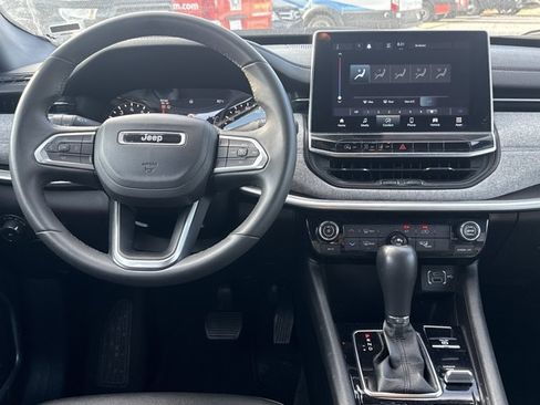 Used 2024 Jeep Compass Latitude AWD/4WD image 5