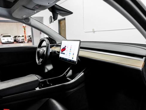 Used 2021 Tesla Model Y Long Range AWD/4WD image 14