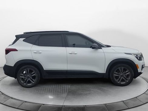 Used 2023 Kia Seltos S w/ Navigation Package FWD image 6